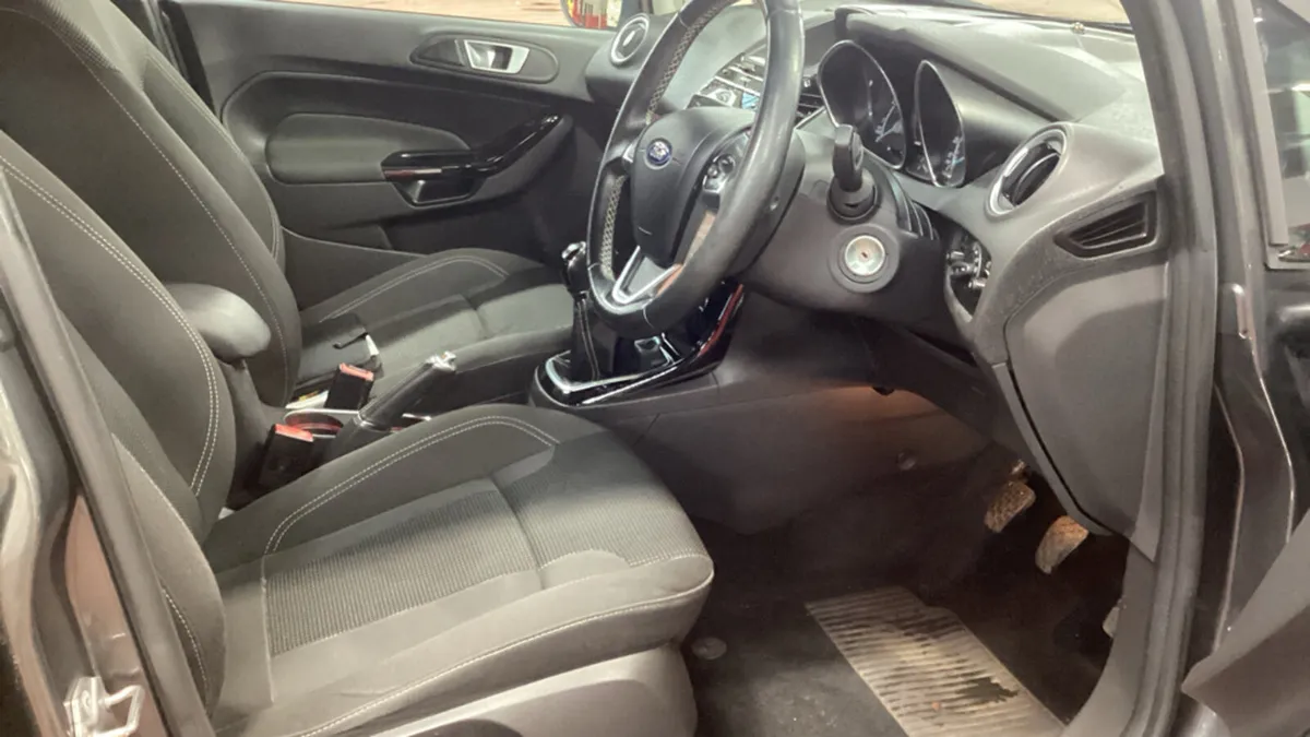 2016 Ford Fiesta TITANIUM 1.0 Petrol - Image 3