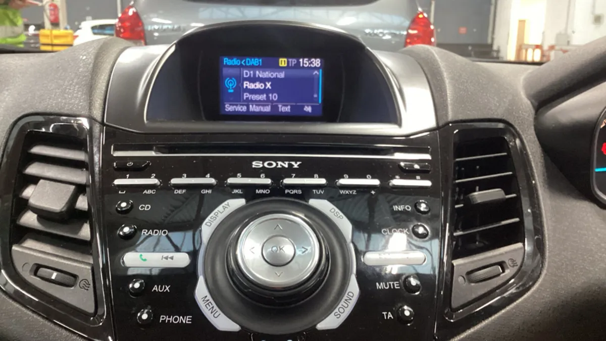 2016 Ford Fiesta TITANIUM 1.0 Petrol - Image 2