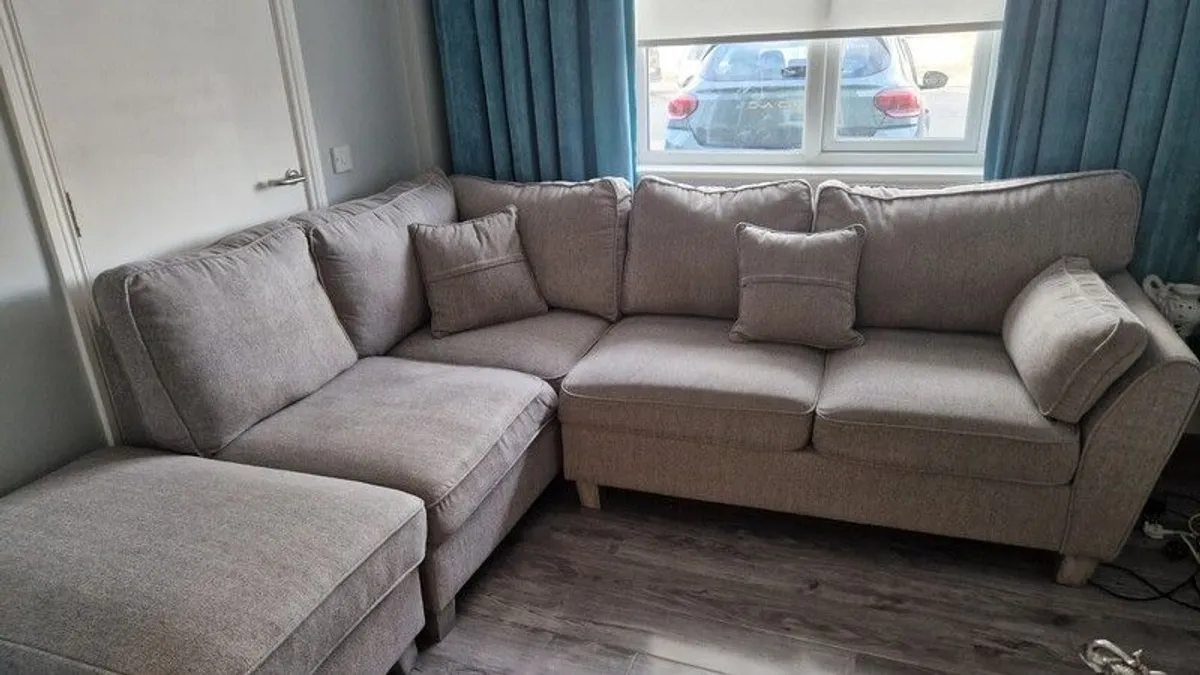 Corner sofa - Image 1