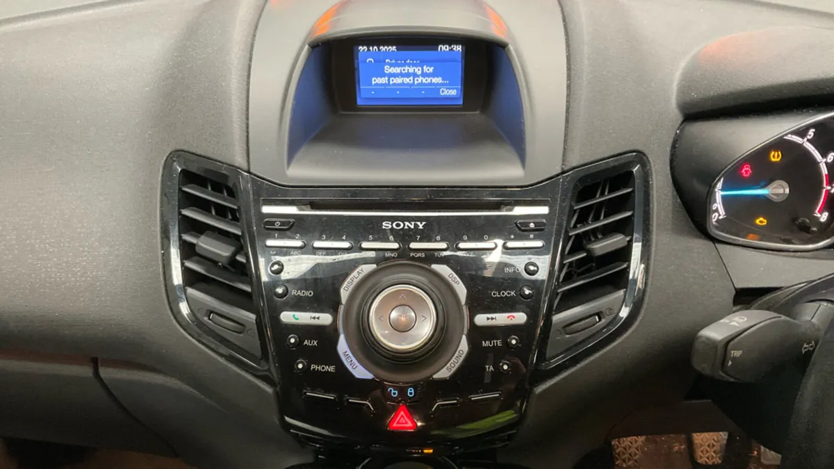 2015 Ford Fiesta TITANIUM 1.0 Petrol - Image 2