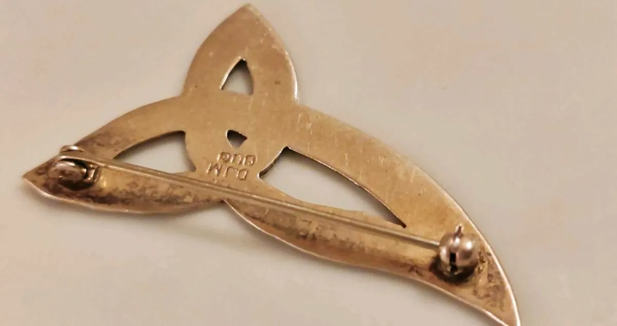 Sterling silver brooch with Celtic design - Image 4