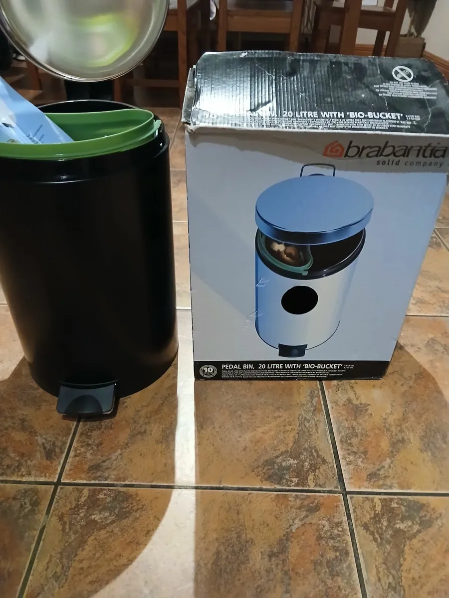 Brabantia 20lt pedal bin with bio bucket. - Image 1
