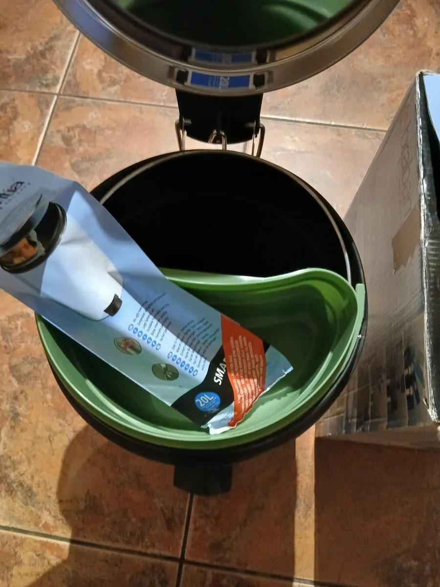 Brabantia 20lt pedal bin with bio bucket. - Image 2