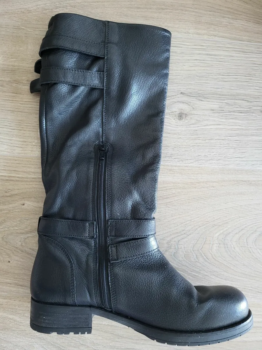 Clarks leather Womens boots, size 6 - Image 2