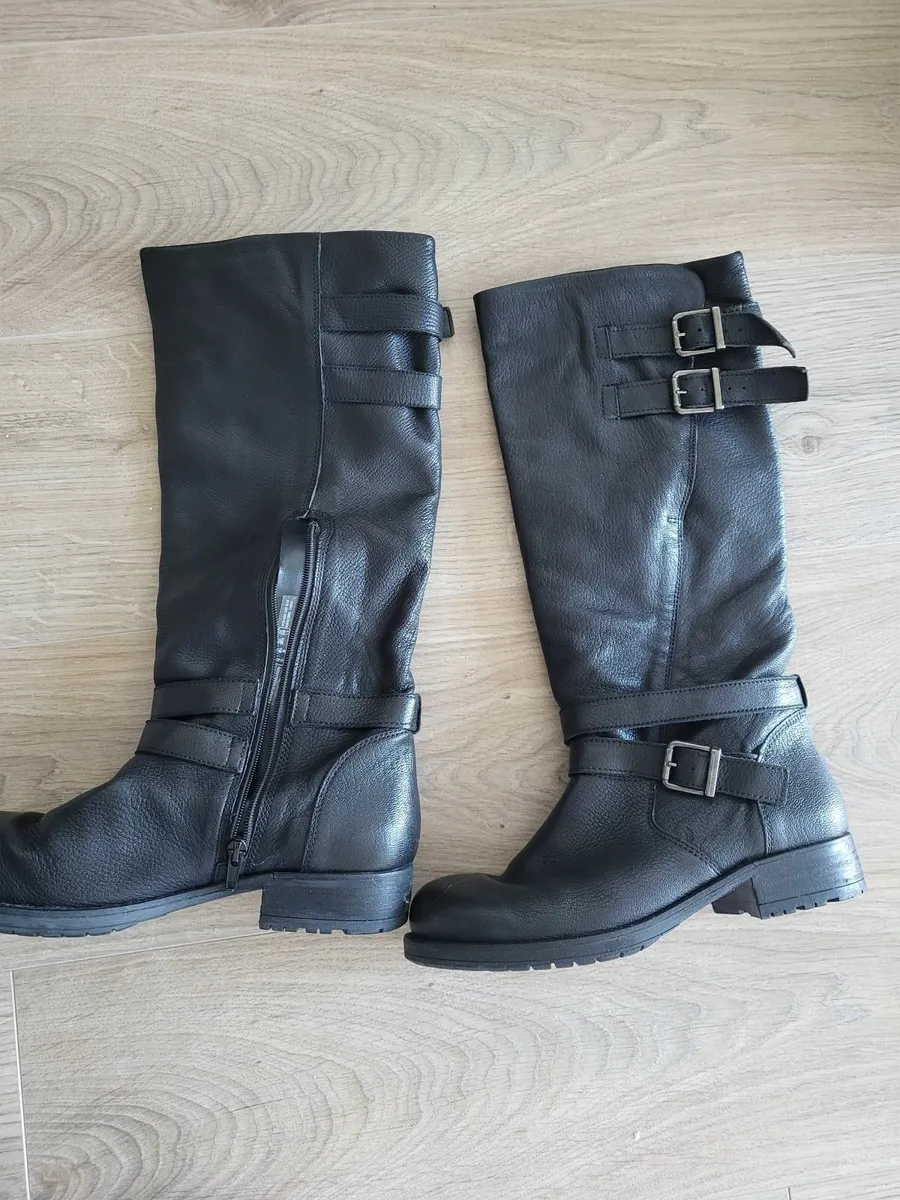 Clarks leather Womens boots, size 6 - Image 3