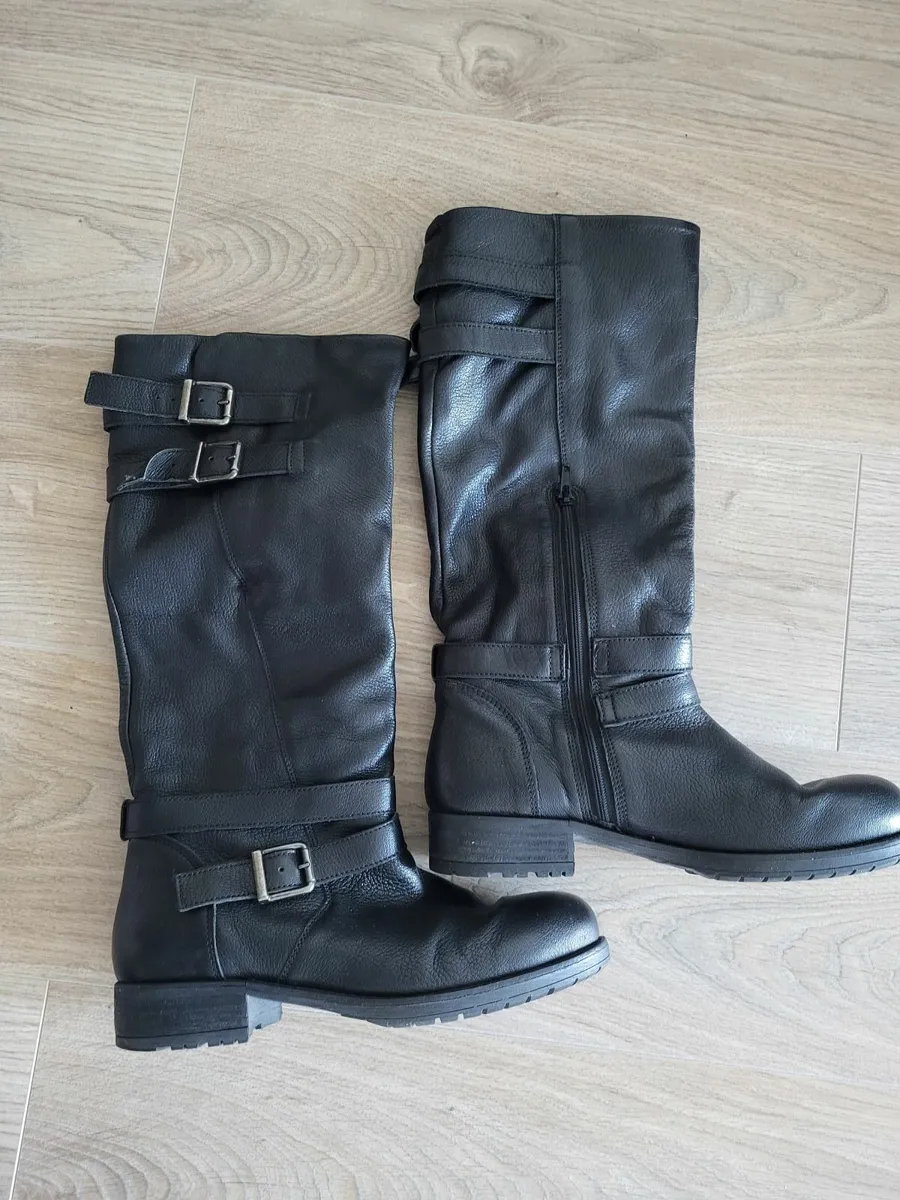 Clarks leather Womens boots, size 6 - Image 1