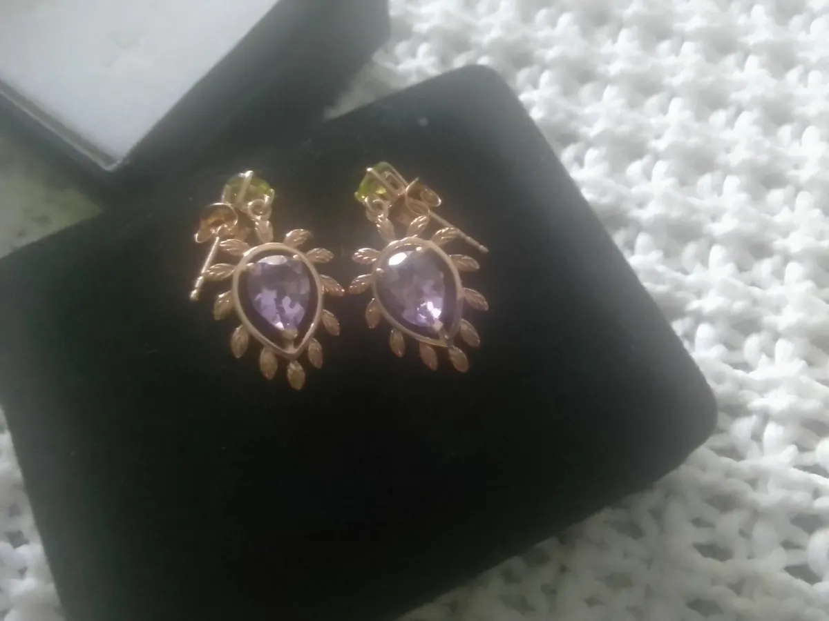 Stg silver rose  amethyst & peridot drop earrings - Image 2