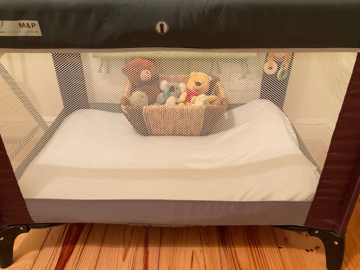 Child’s travel cot - Image 3