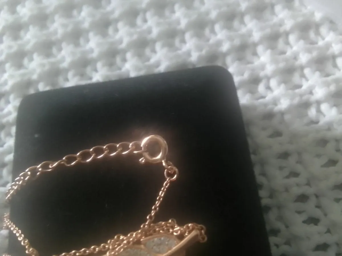 Sterling silver rose gold sim diamond leaf pendant - Image 2