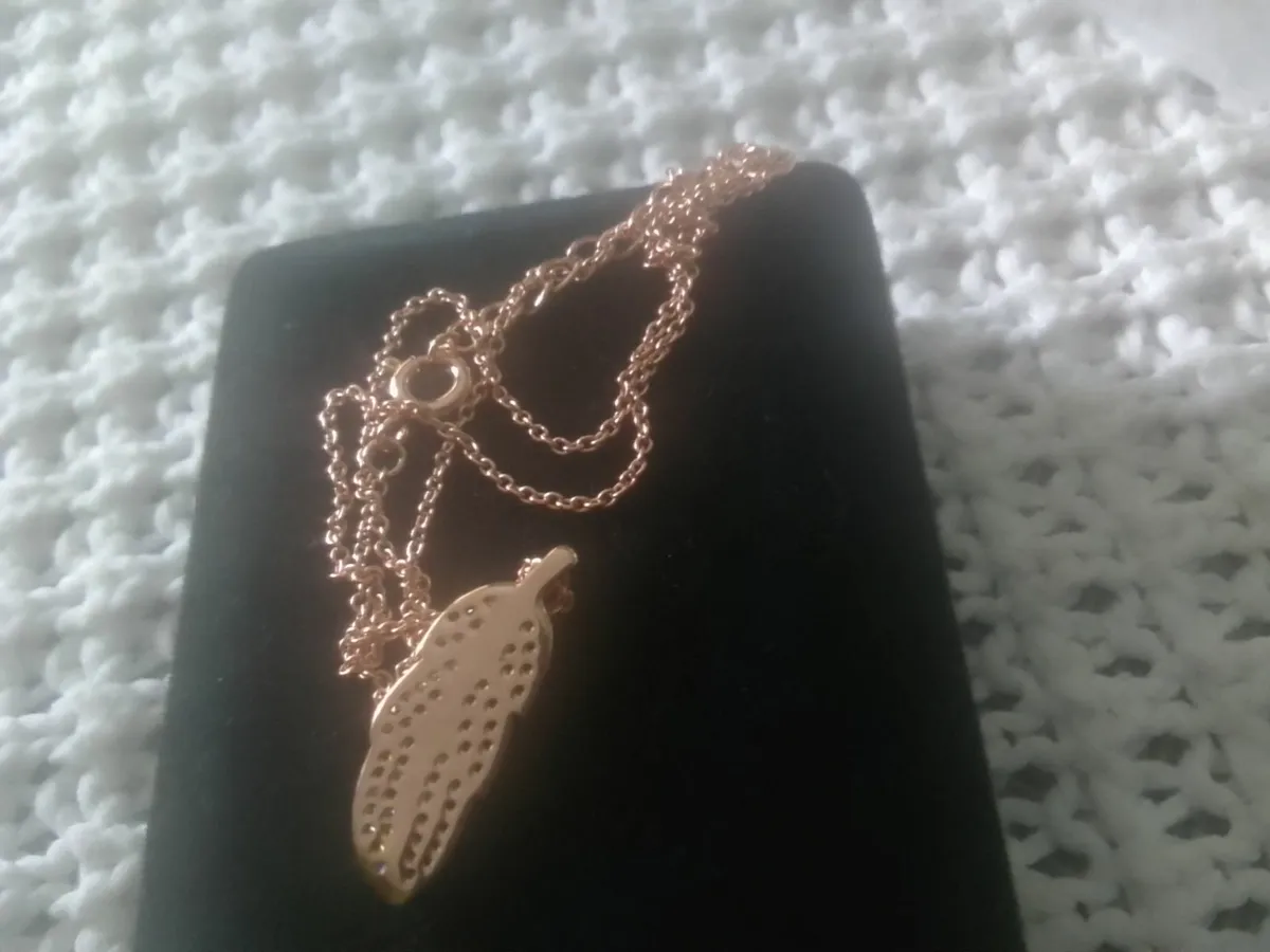 Sterling silver rose gold sim diamond leaf pendant - Image 3