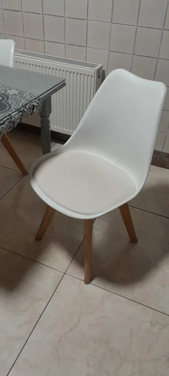 Kitchen table & chairs - Image 2