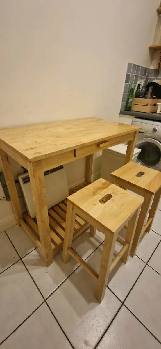 Assortment of furniture - Image 1