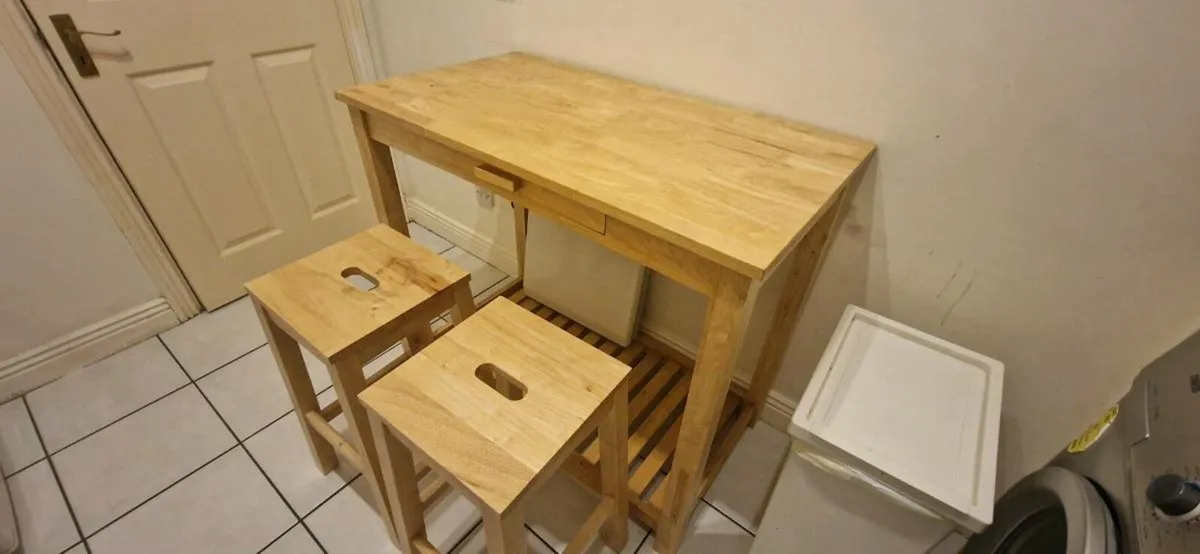 Assortment of furniture - Image 2