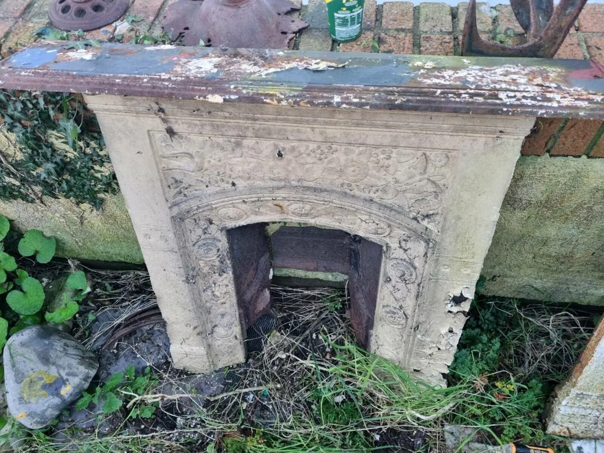 2 original old cast iron fireplaces 160 euros - Image 2