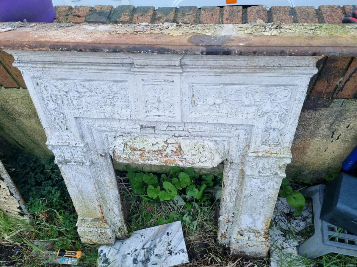 2 original old cast iron fireplaces 160 euros - Image 3