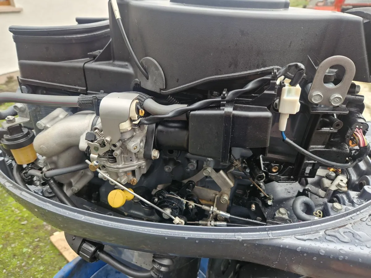 25 hpYamaha outboard 4stroke - Image 3