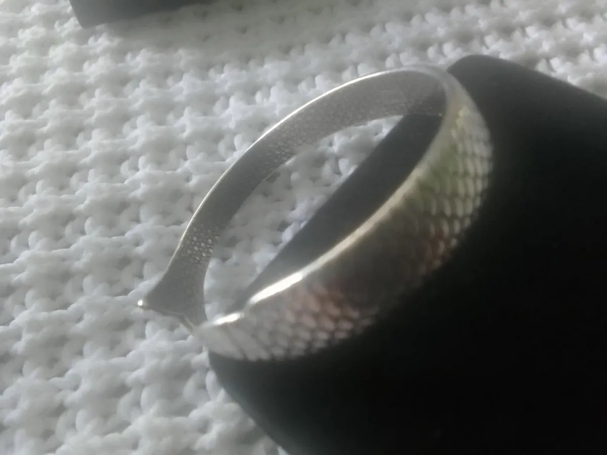VINTAGE STERLING SILVER ARTISAN FISH BANGLE - Image 4