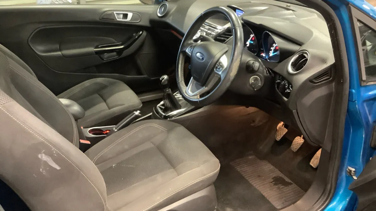 2015 Ford Fiesta TITANIUM 1.0 Petrol - Image 3