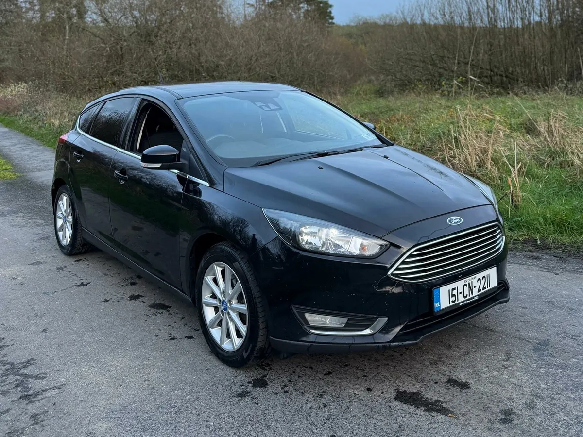 Black Ford Focus - Image 2