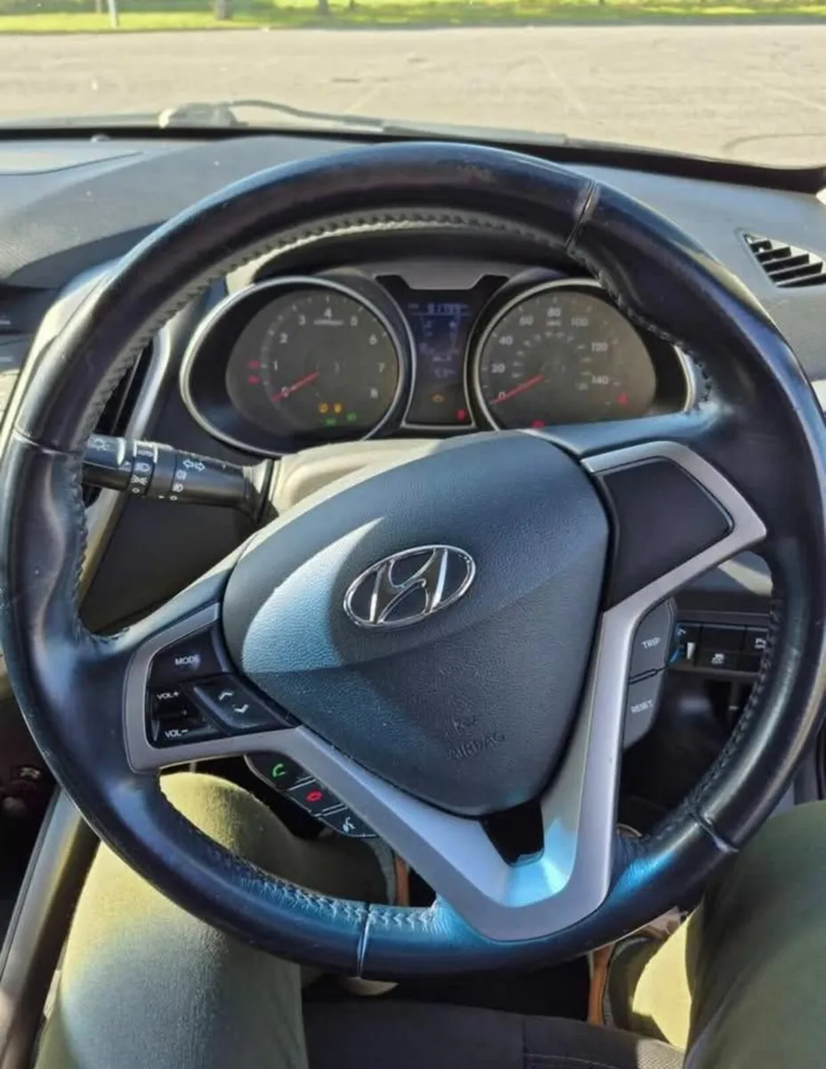 Hyundai Veloster 2013 NCT June 2026 • Tax Dec 2025 - Image 3