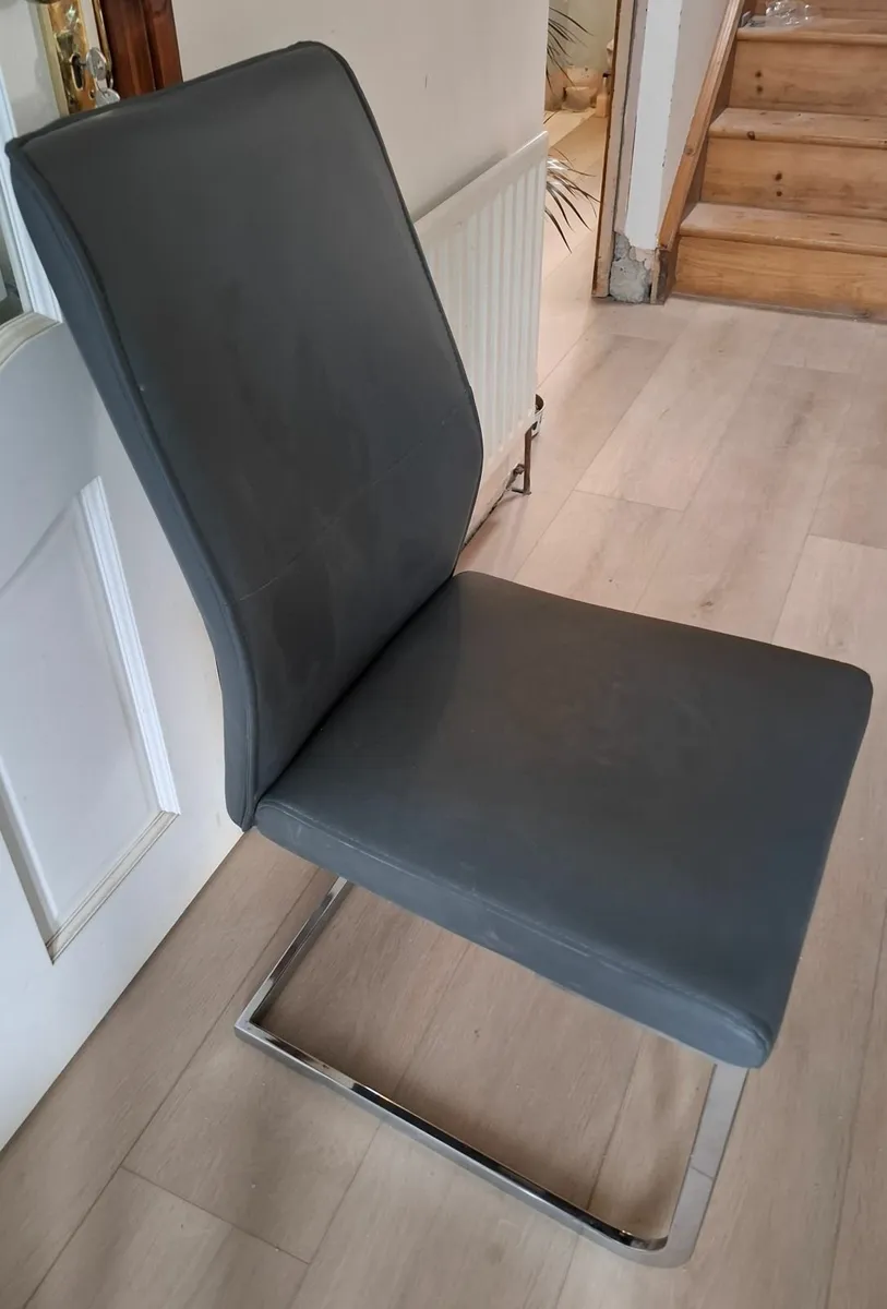 Table and 6 chairs - Image 2