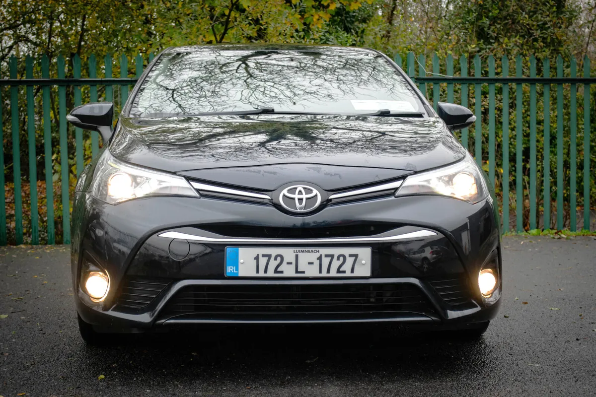2017 Toyota Avensis 2.0 Business Edition LOW MILES - Image 2