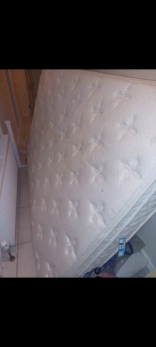 Double mattress x2 FREE