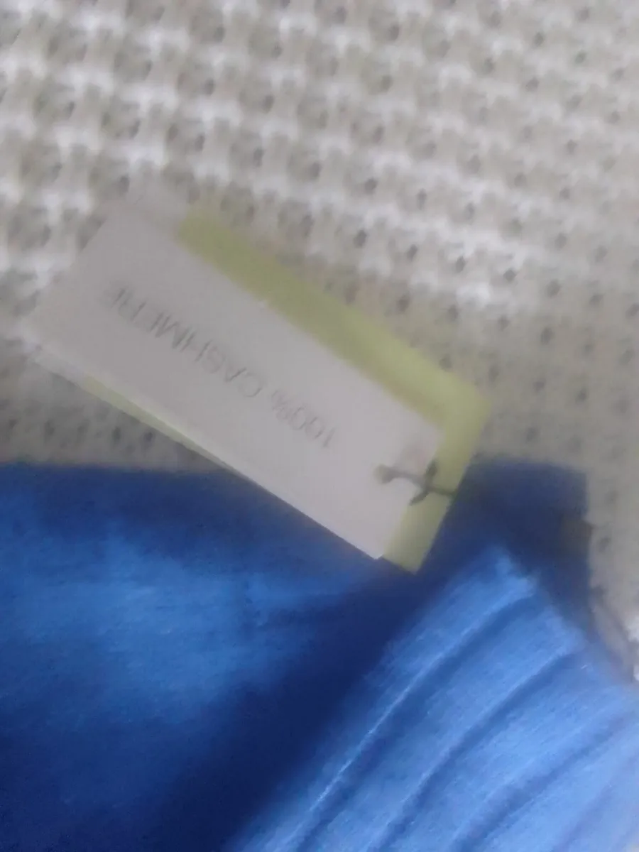 100% Cashmere gloves cobalt blue new one size - Image 2