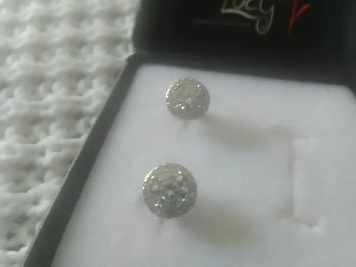 Sterling silver Moissanite halo stud earrings new - Image 4