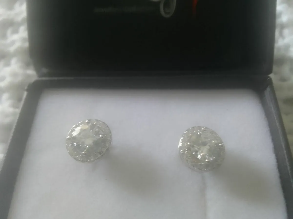 Sterling silver Moissanite halo stud earrings new - Image 1