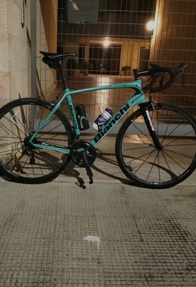 ROAD CARBON BIANCHI ROAD BIKE. Size M. - Image 3