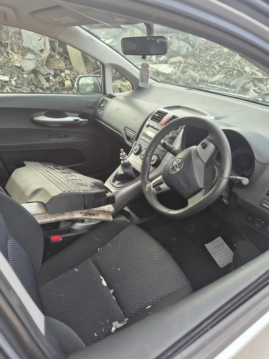 Toyota Auris - Breaking only - Image 1