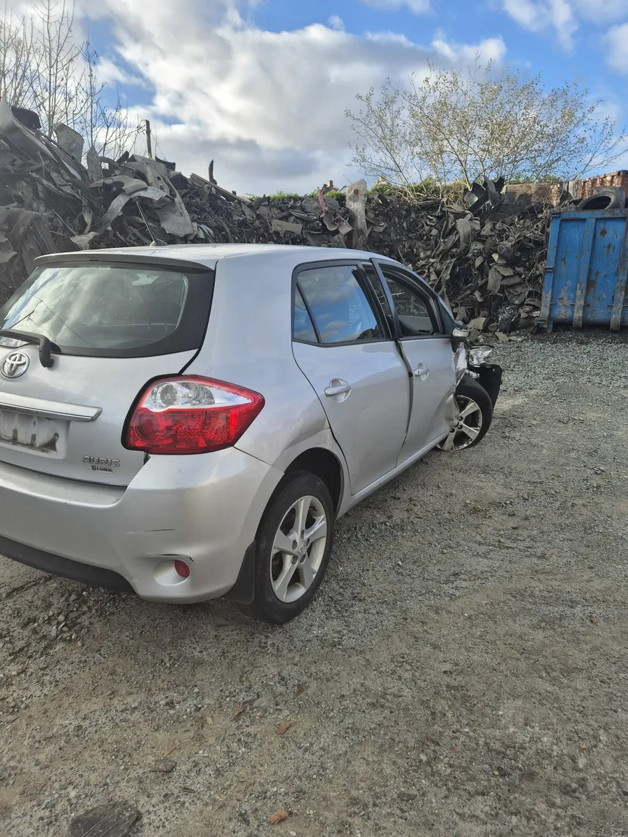 Toyota Auris - Breaking only - Image 2