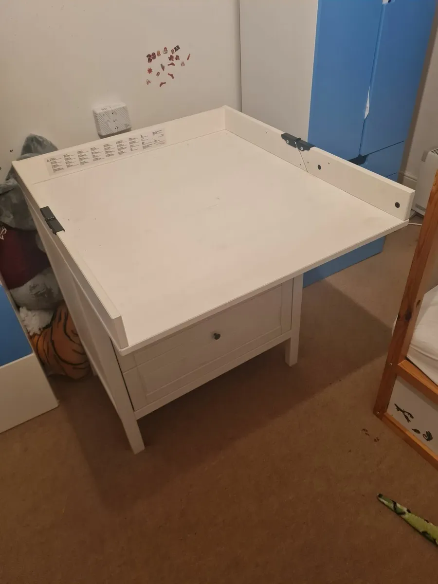 Changing Table / Chest of Drawers - Image 2