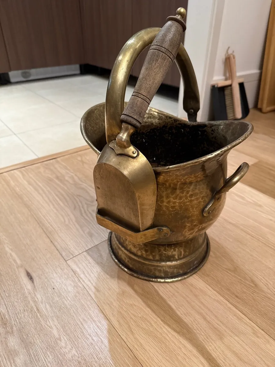 Brass coal bucket with shovel - Image 1