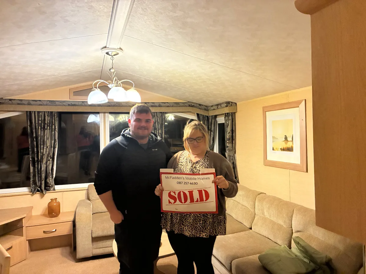 HOW COULD THEY NOT FALL IN LOVE WITH THIS BEAUTY - Image 1