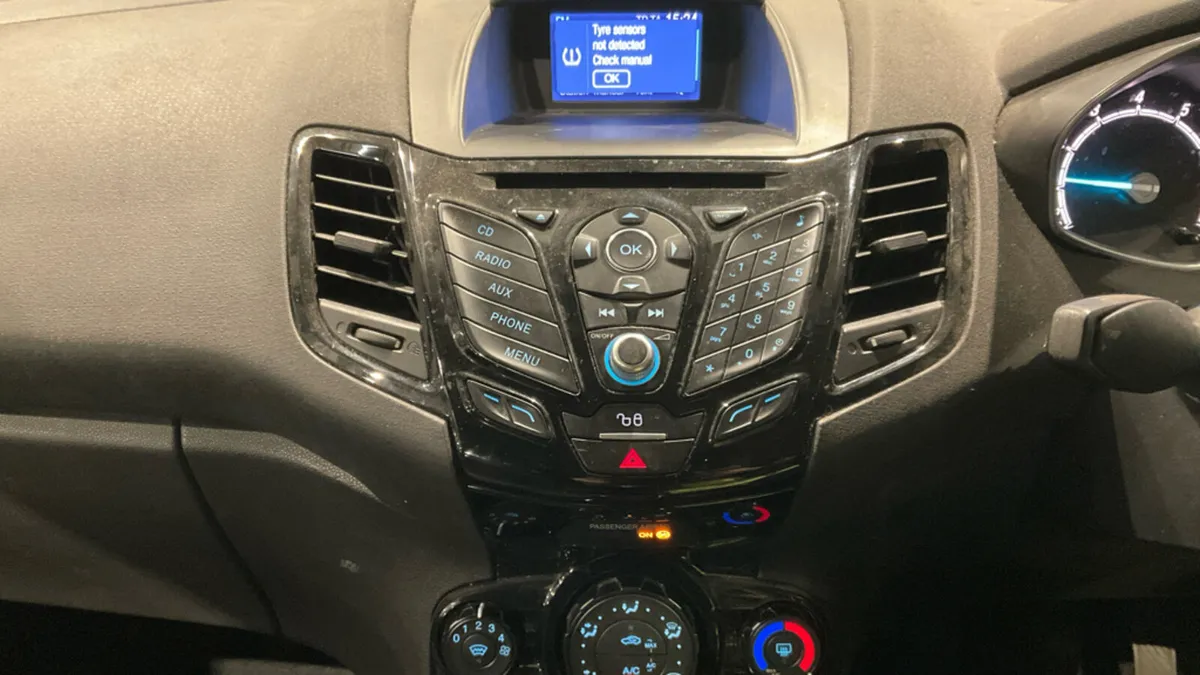 2017 Ford Fiesta 1.0 Petrol ZETEC - Image 2