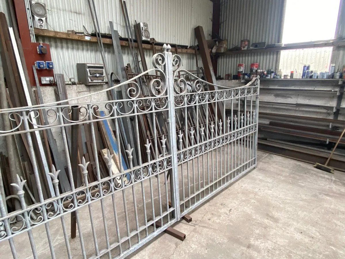 Entrance gate - Image 1