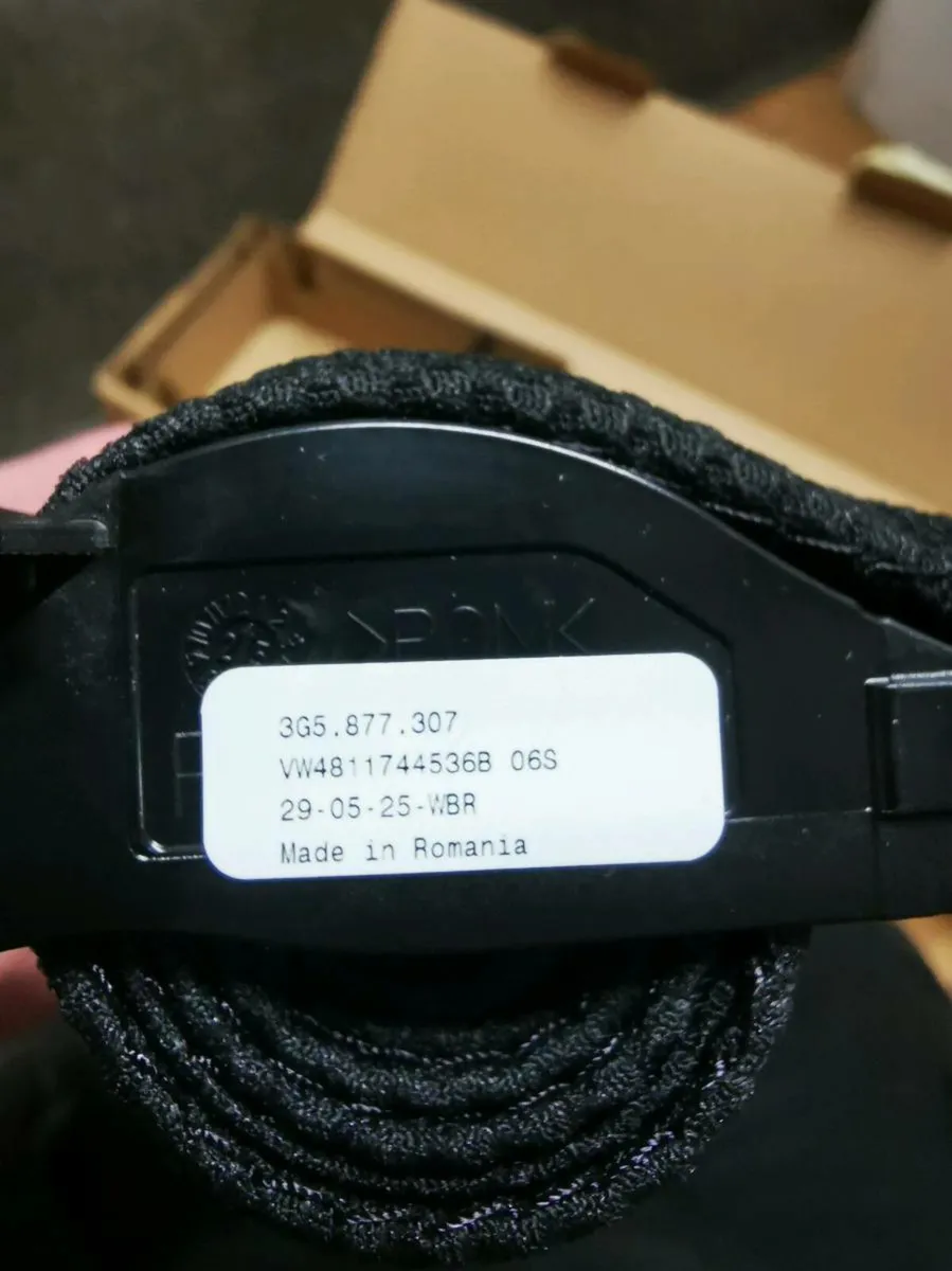 Genuine VW Arteon roller blind - Image 3