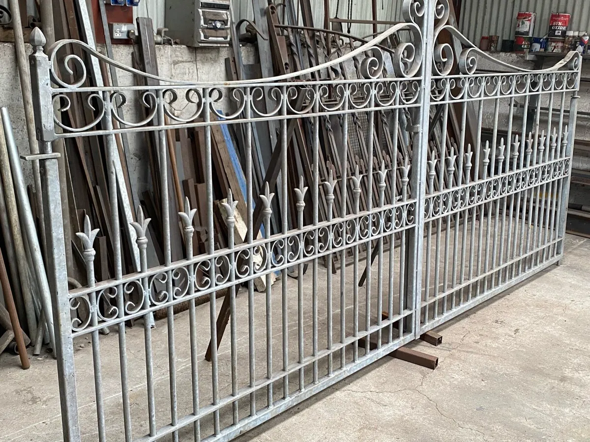 Entrance gate - Image 2