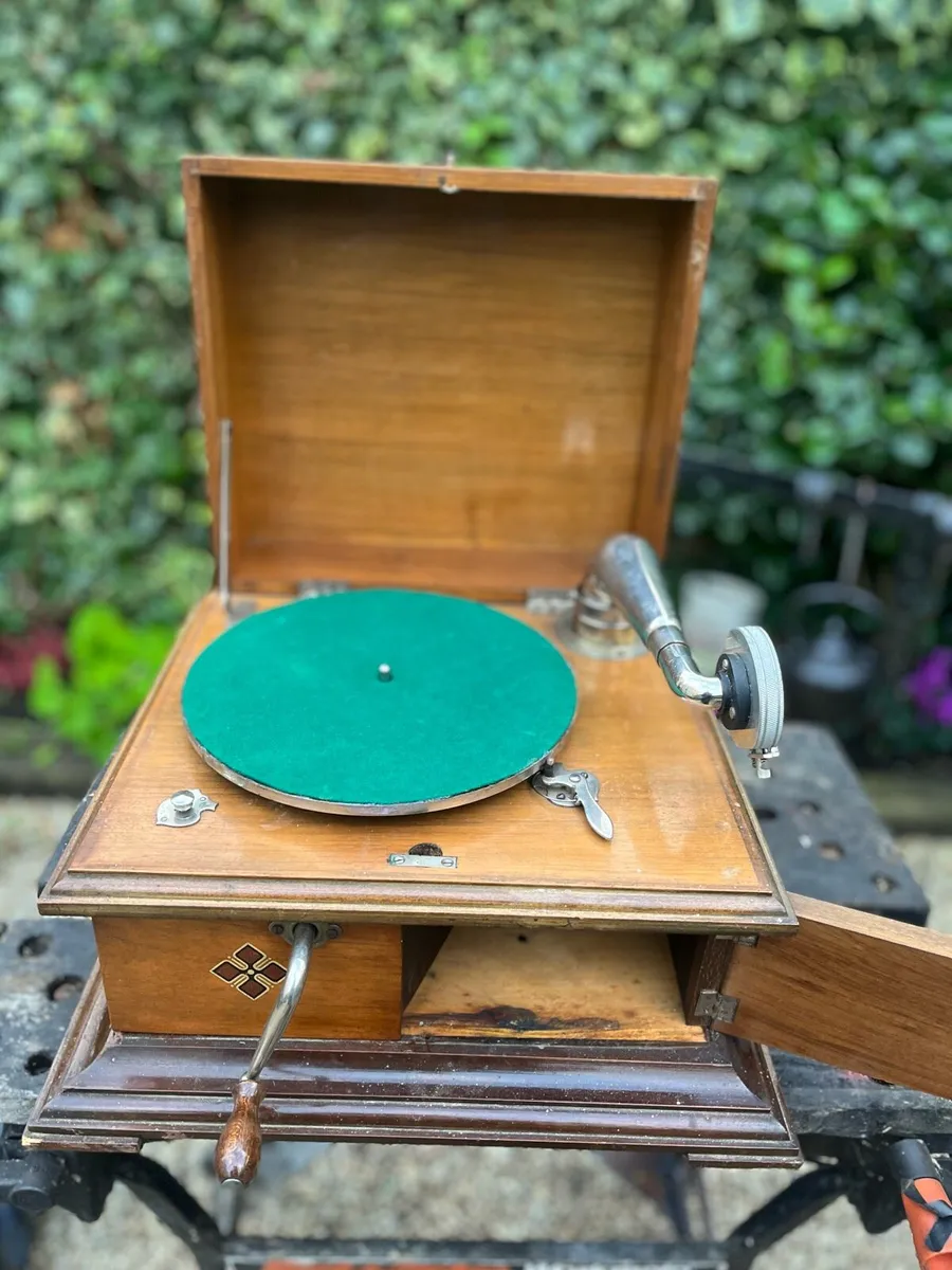 Vintage Wind Up Gramophone - Image 2
