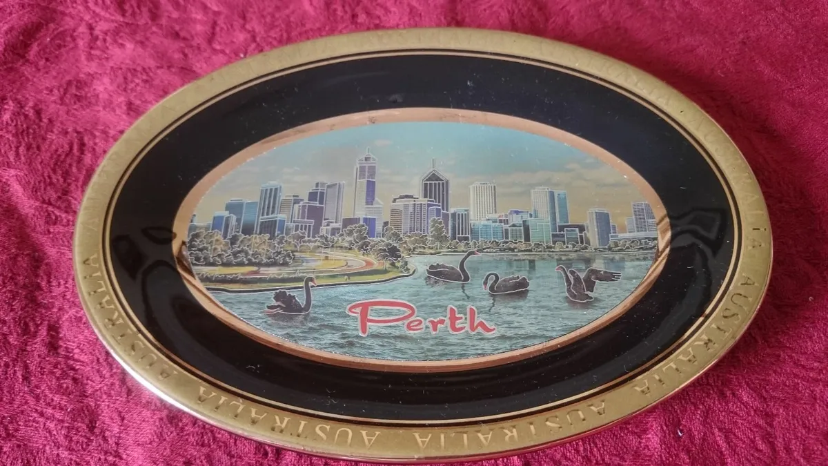 Chonkin Art Pert Australia Gold Rim Ceramic Dish - Image 2