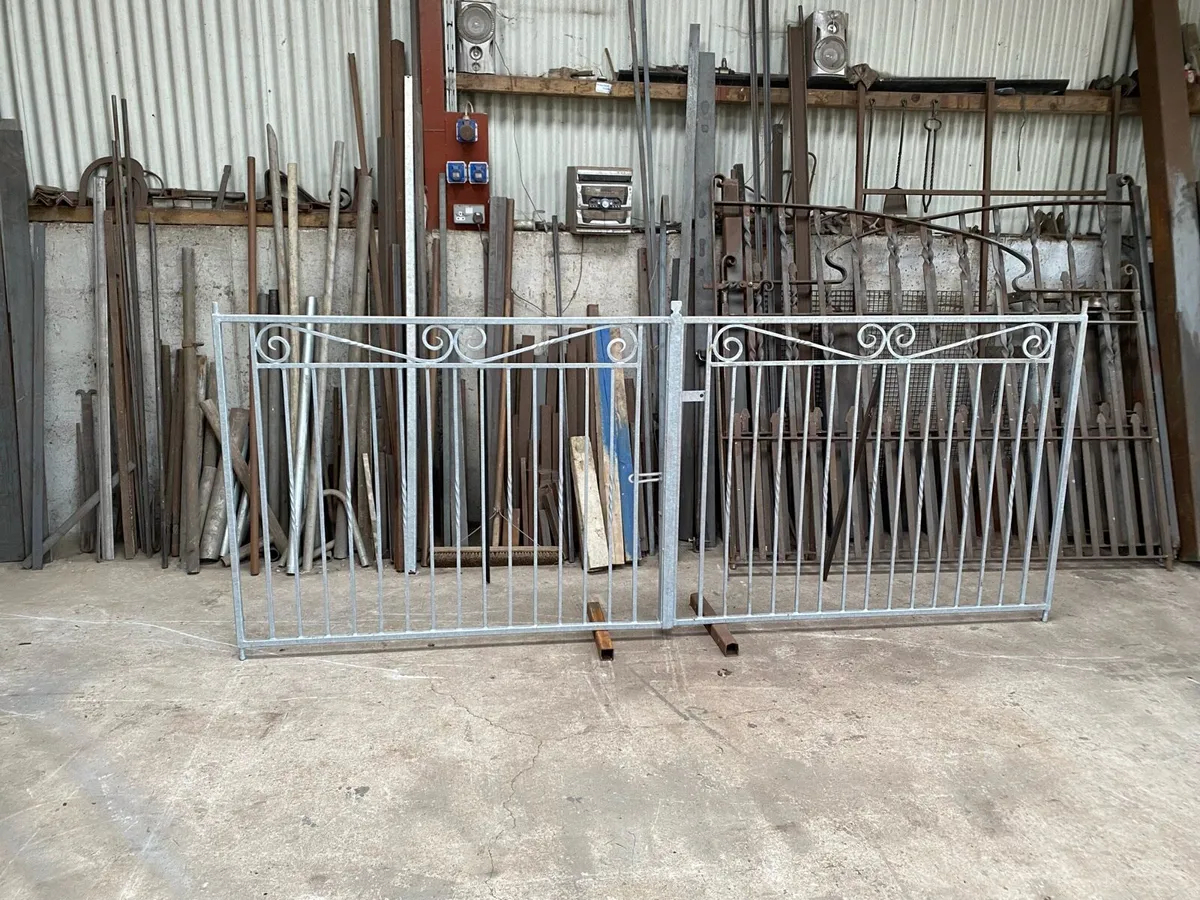 Entrance gate - Image 1