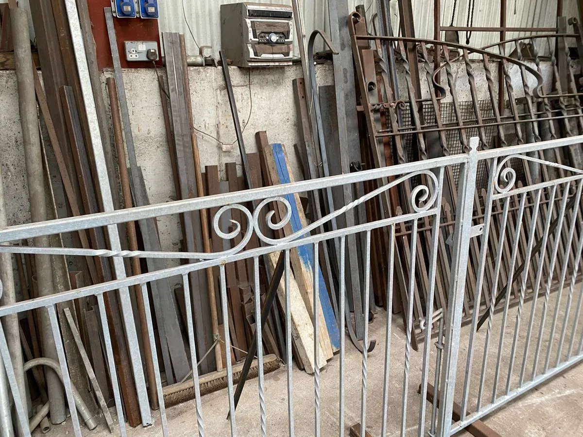 Entrance gate - Image 4