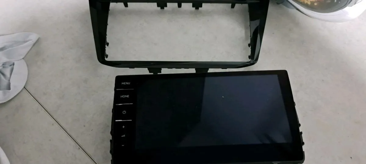 9.2 vw Screen - Image 1