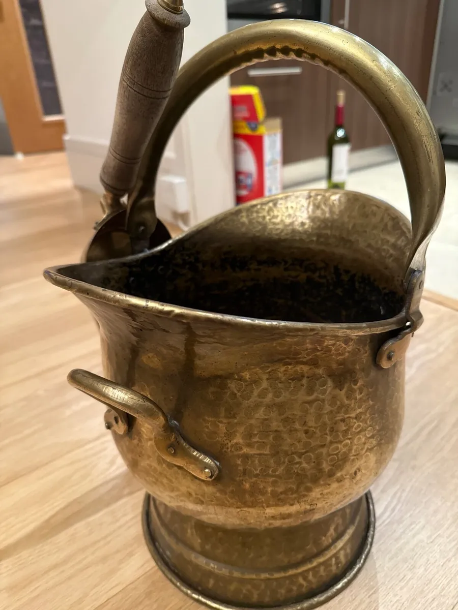 Brass coal bucket with shovel - Image 3