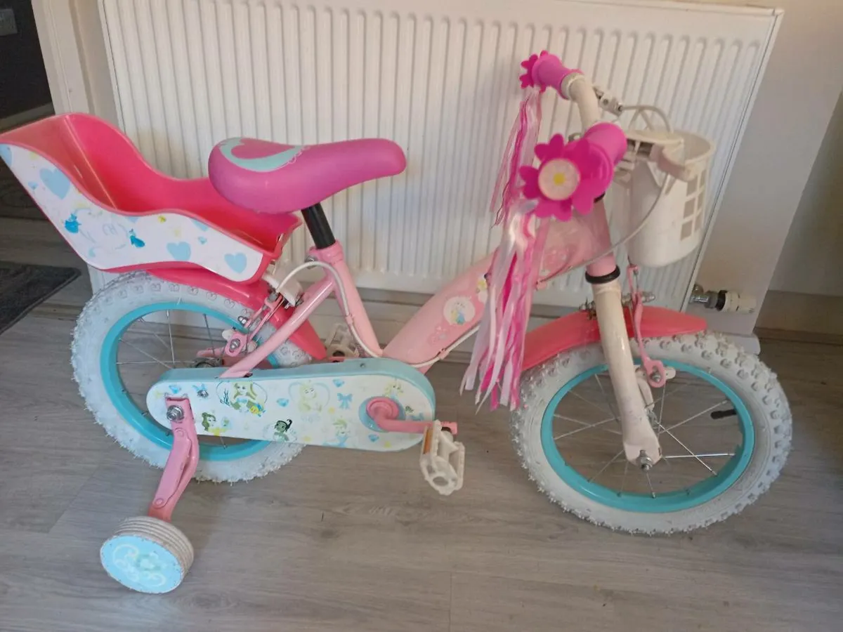 Kids bike size 14 inch wheels. - Image 1