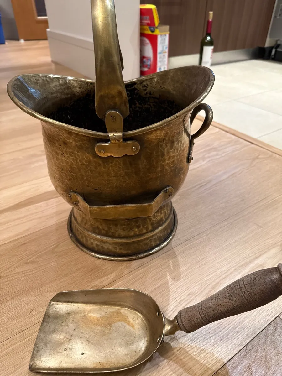 Brass coal bucket with shovel - Image 4