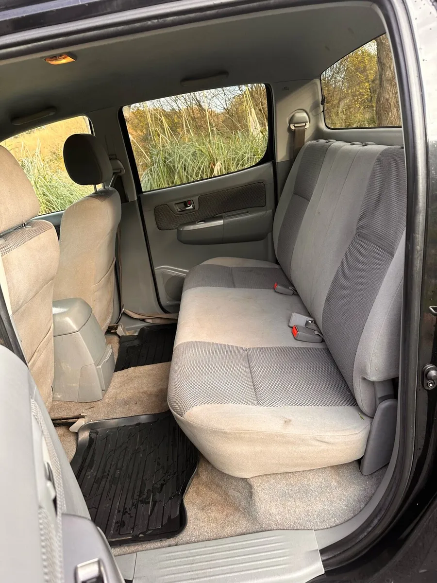2010 Toyota Hilux - Image 4