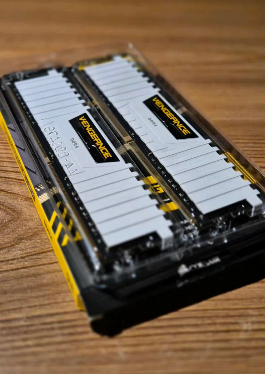 Corsair Vengeance PC RAM memory ddr4 - white 16GB - Image 1
